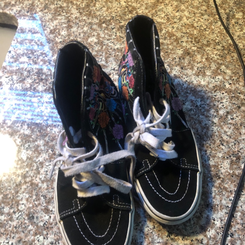 Vans - Picture 2 of 3